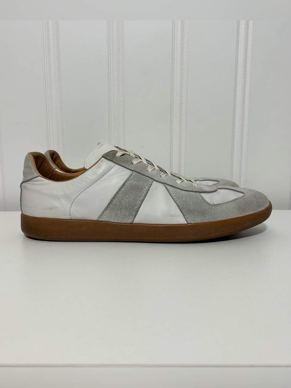 Beckett simonon Classic White & Gray Men’s Leather Sneaker with Gum Sole